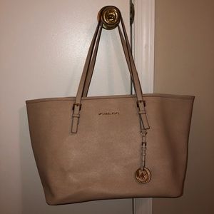 Micheal Kors Purse